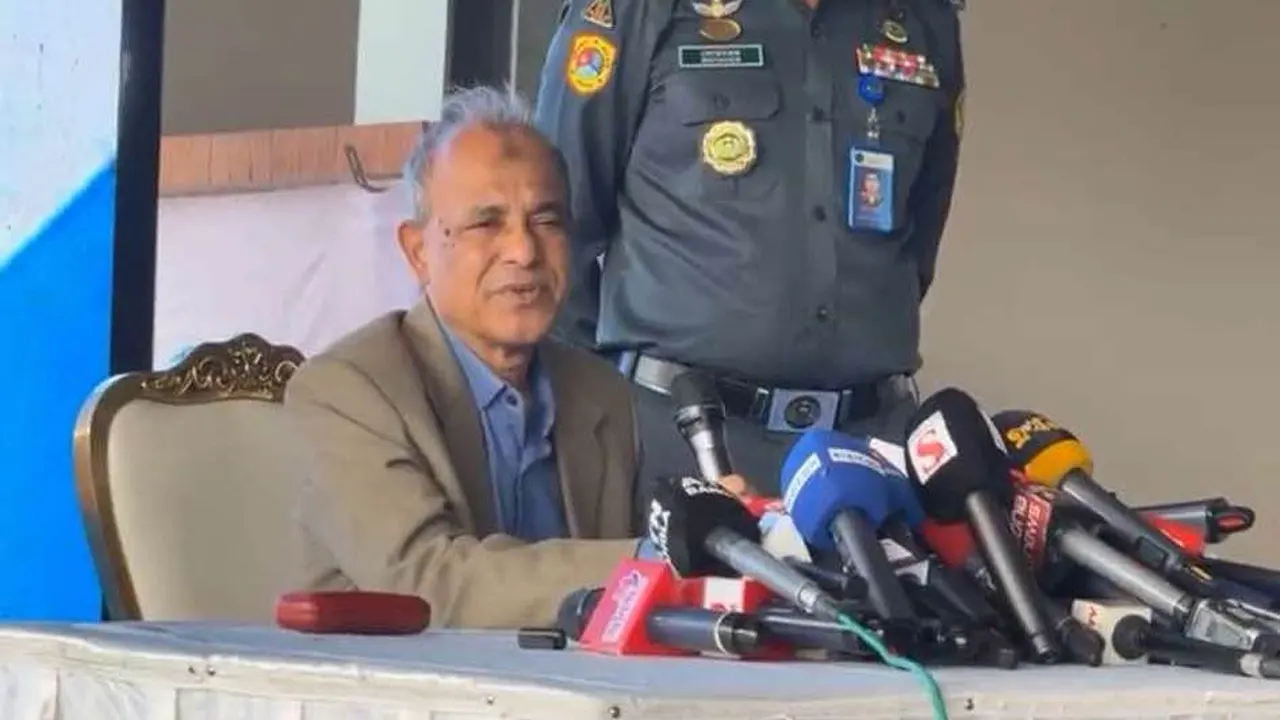 কারাগারের ৭০০ আসামি এখনো পলাতক: স্বরাষ্ট্র উপদেষ্টা